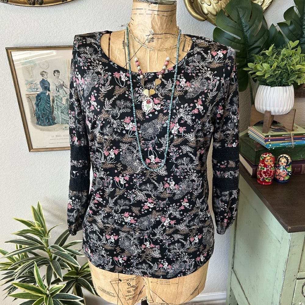 Daniel Rainn Black Pink Floral Crochet Detail Long Balloon Sleeve Blouse Sz M